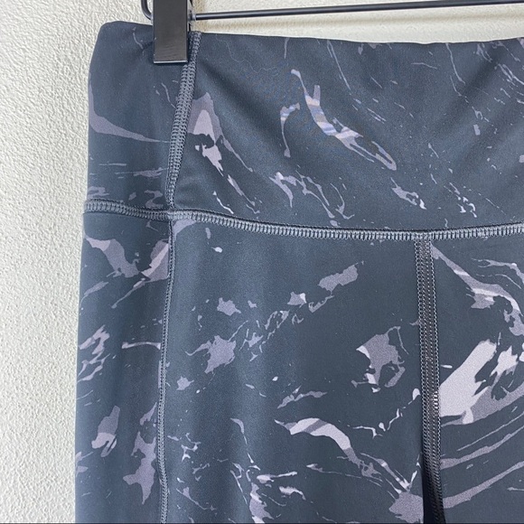 Athleta Velocity Stash Pocket Marble 7/8 Tight - Picture 5 of 7